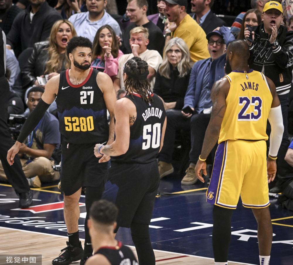 中国游泳的 中国游泳的