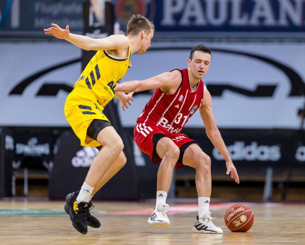 Shams：NBA正在调查76人 主要关于马克西&恩比德&乔治等伤病情况.