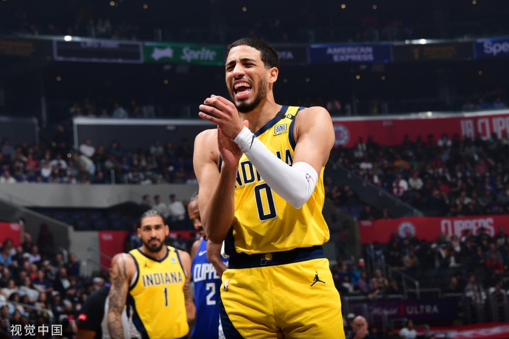 体育英超：曼联3-1逆转埃弗顿 终结两连败