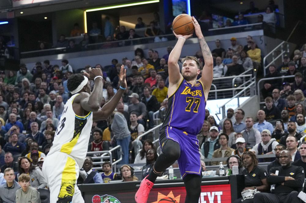 体育英超：曼联3-1逆转埃弗顿 终结两连败